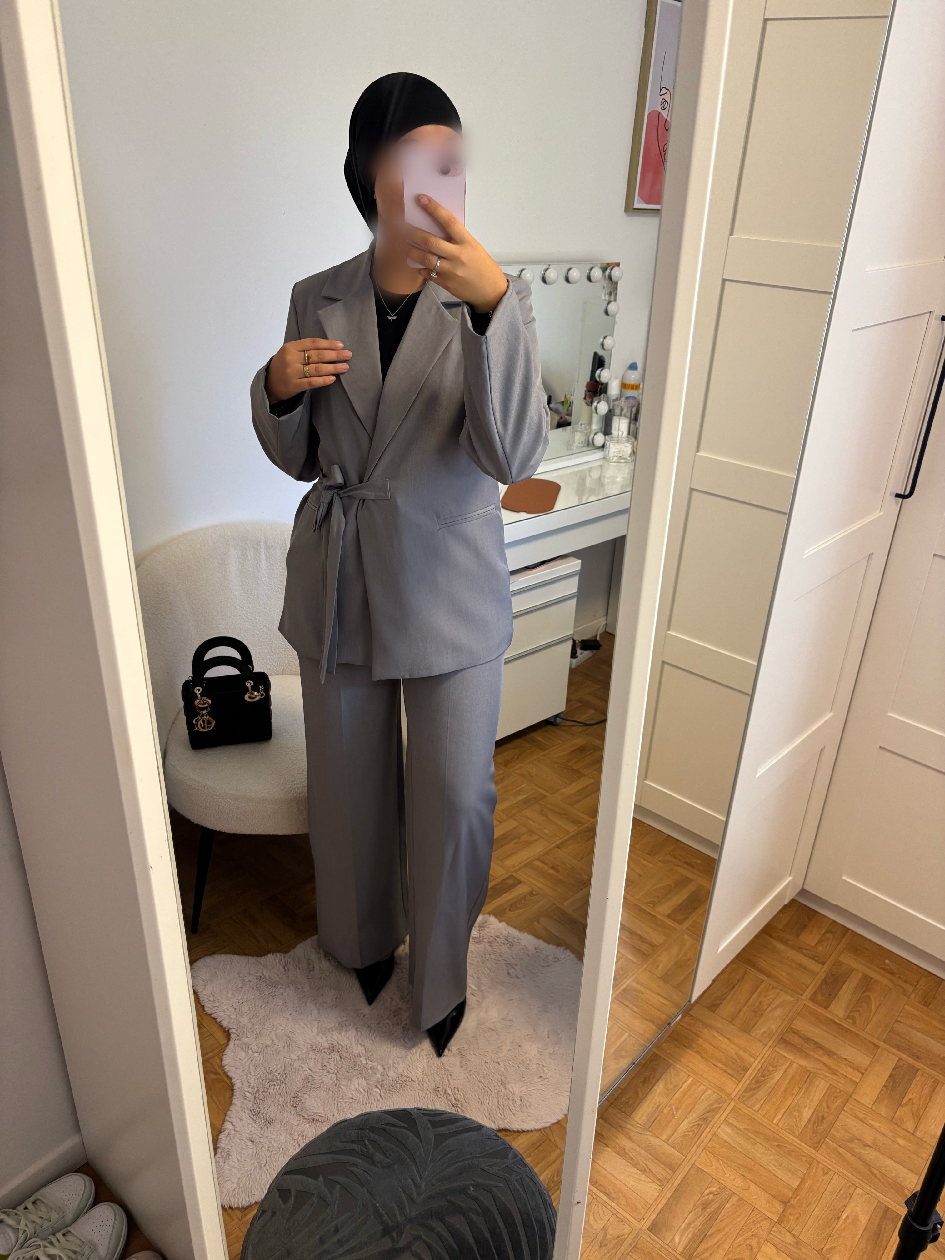 Ensemble à noeud gris